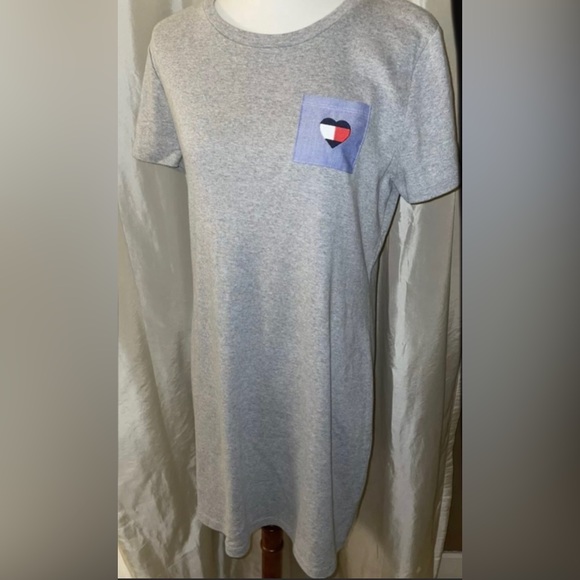 🎉HP🎉New! Tommy Hilfiger Gray/Chambray Logo Heart Pocket TShirt Dress GrayLarge - Picture 4 of 8